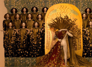 Illustration for article titled KLIMT ARANY KÉPEI ÉLŐ MODELLEKKEL!